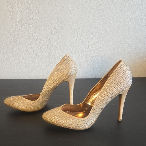 Kiss & Tell Golden Heels - Picture 5 of 9